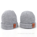Volwassen kindre lederen label gebreide beanie hoed